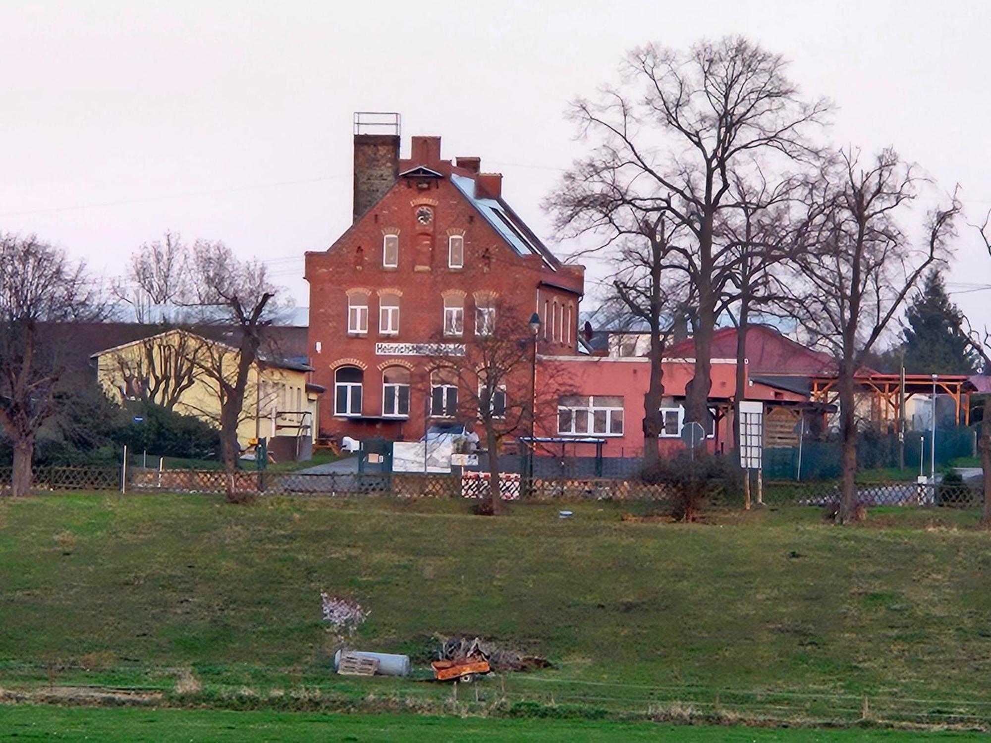 Gaestewohnung Heinrich Heine Schule Bad Dürrenberg Eksteriør bilde